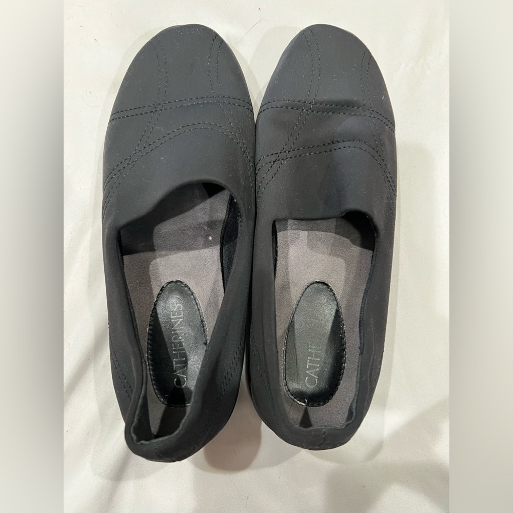 Catherine’s/black Women’s fabric flats size 9.5 wide